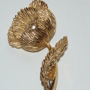 Vintage Signed Crown Trifari Poppy Rhinestone Flower Gold Tone Brooch